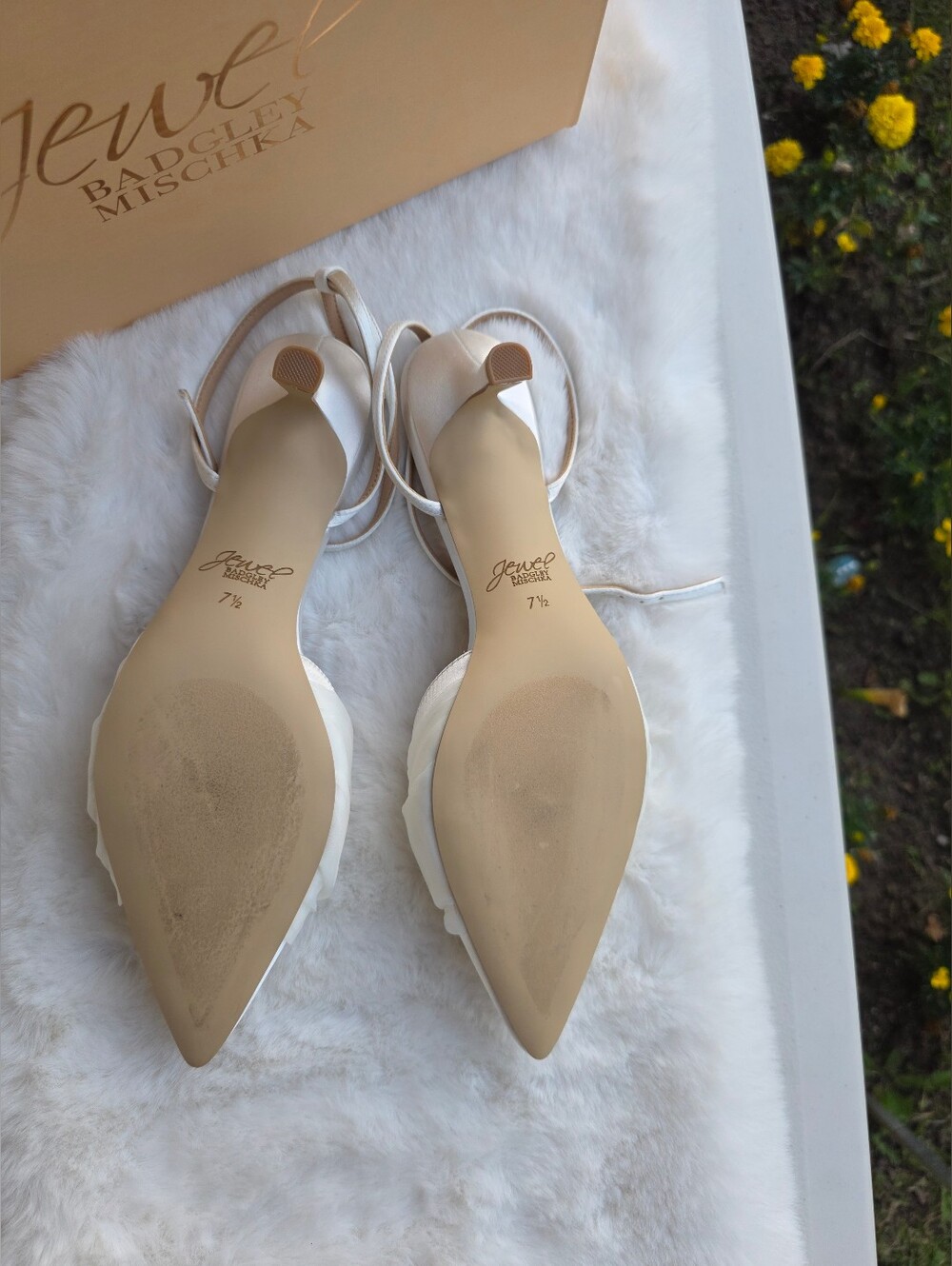 Jewel Badgley Mischka Women's Favor Evening Knot Pumps - Ivory Satin, 7.5 & 9 - Picture 7 of 7